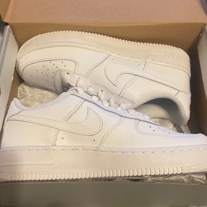 new never worn Air force 1’s size 4.5 in boys